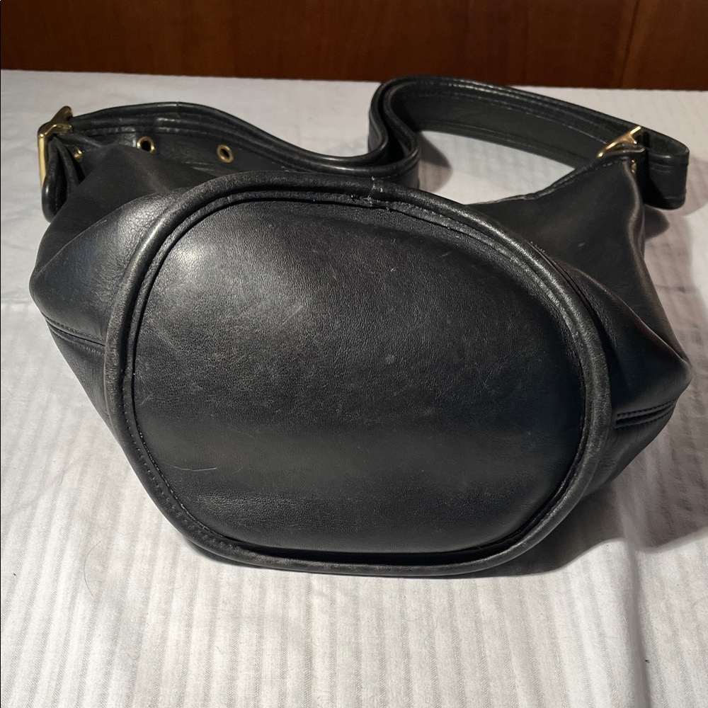 Coach Black Leather Shoulder Bag with Brass Details smoking home - Picture 3 of 12